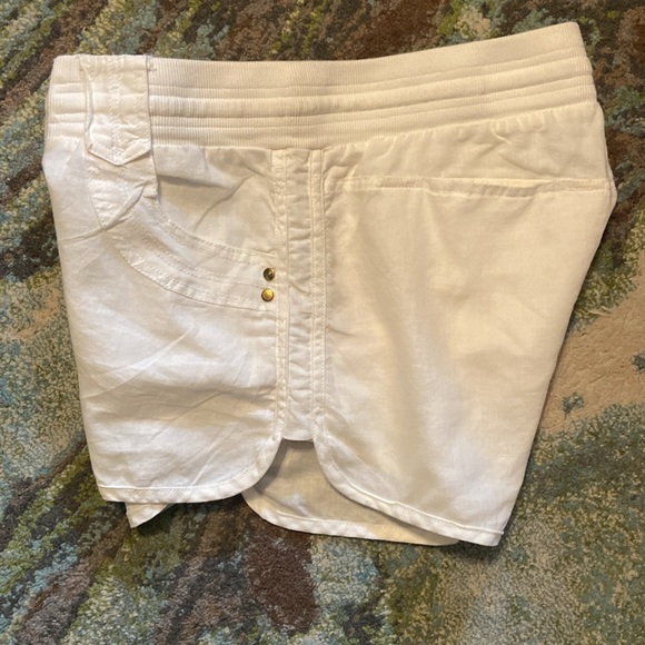 ⭐️ Linen by Basix of America White Shorts - Picture 15 of 15